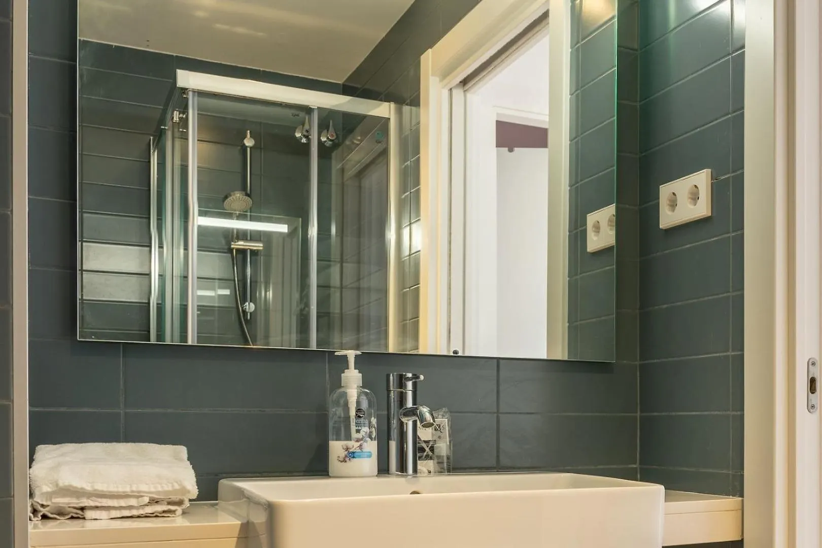 Guestready: Suenos De Graffiti De Barcelona. Apartment Spain